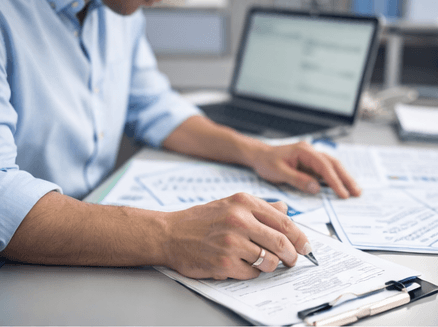 Signature de contrat – missions ponctuelles ou récurrentes selon vos besoins